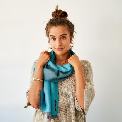 Doubleface-Pashmina aus 70 % Baby-Alpakawolle & 30 % Seide - Blau