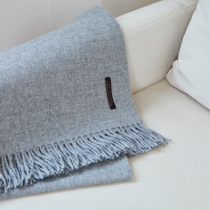 Decke aus 100 % Baby-Alpakawolle – Hellgrau