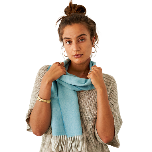 Schal aus 100 % Baby-Alpakawolle – Hellblau